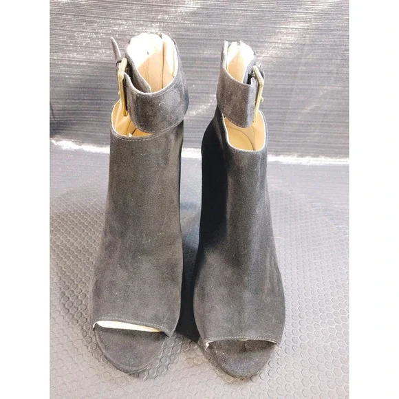 ADRIENNE VITTADINI SIZE 9.5 AV-GAIL BLACK BACK ZIP T-STRAP SEUDE PUMP - Picture 2 of 12